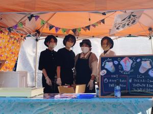 クレープ＆カフェくるくるさんの出店の様子