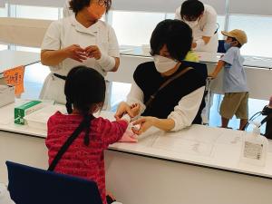 包帯巻き体験の様子