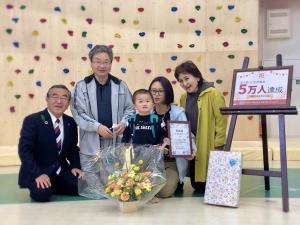市長と禅君ご家族の記念撮影
