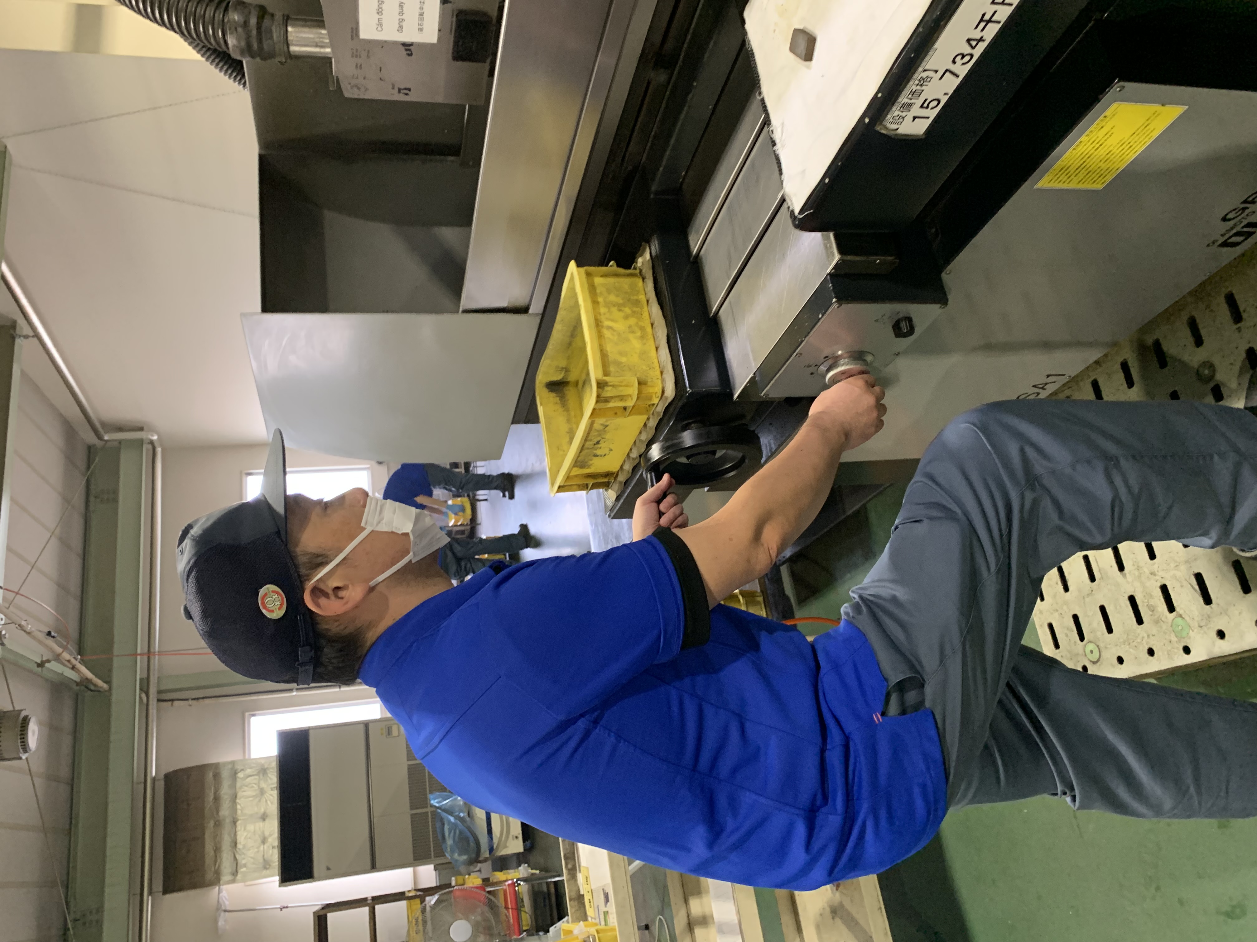 遠藤さん作業中