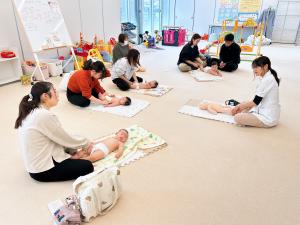 ベビーマッサージ体験会の様子