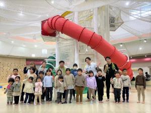 ダブルダッチ体験会に参加した子ども達の集合写真2