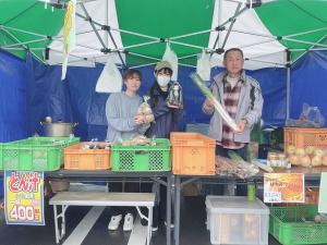 とんとん野彩蔵さんの出店の様子