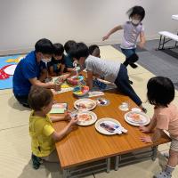 食育ゲームで遊ぶ子ども達1