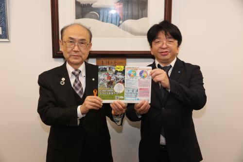 税に関する下敷き贈呈