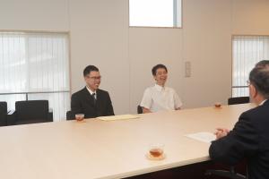 市長と話す星さん