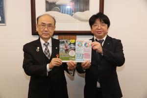 税に関する下敷き贈呈